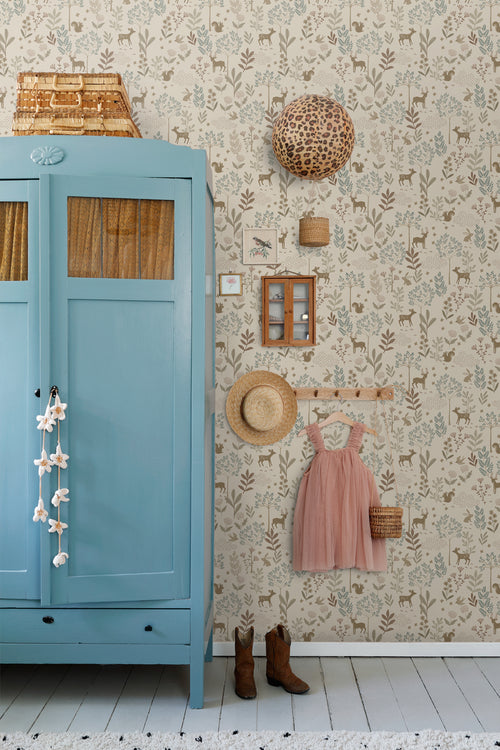 ESTAhome behang bos met bosdieren beige en groen - 53 cm x 10.05 m - 131227 - vtwonen shop