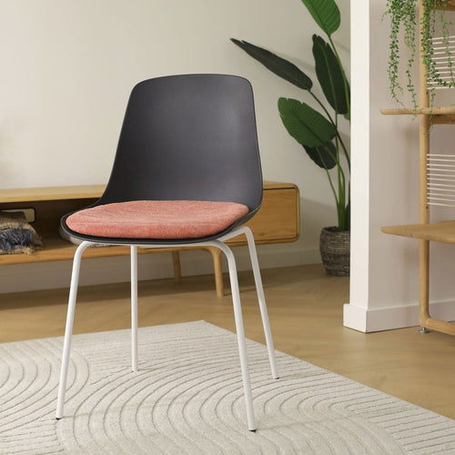 Nolon Nora-Liv Eetkamerstoel Zwart - Terracotta Kussen - Witte Poten - vtwonen shop