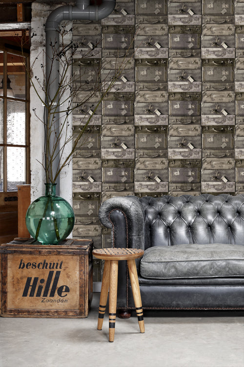 ESTAhome behang vintage koffers donkerbruin - 53 cm x 10.05 m - 138217