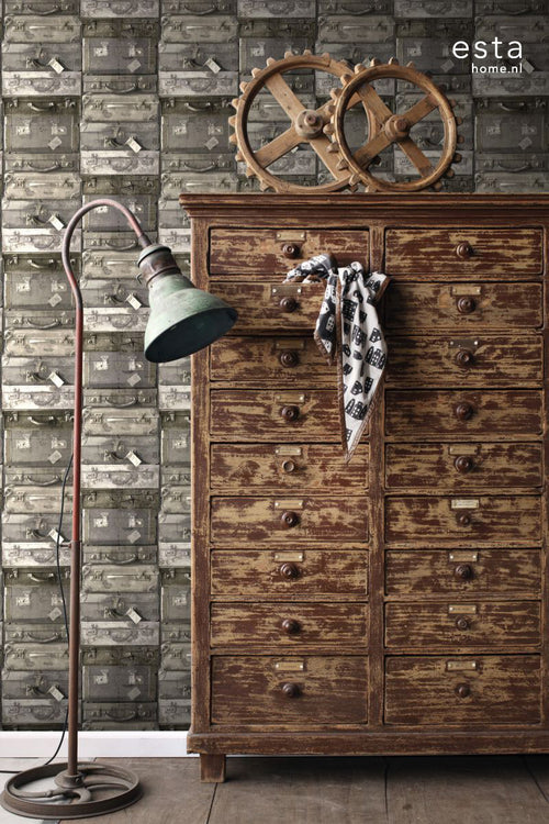 ESTAhome behang vintage koffers donkerbruin - 53 cm x 10.05 m - 138217