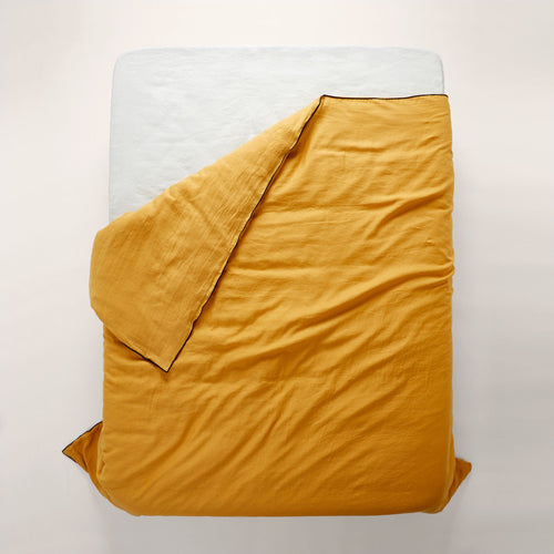 Madura Dekbedovertrek Carlina oker en zwarte hommel 260x240 cm