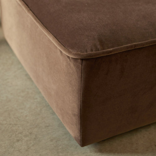 Tikamoon Voetenbank in bruine stof - Bruin