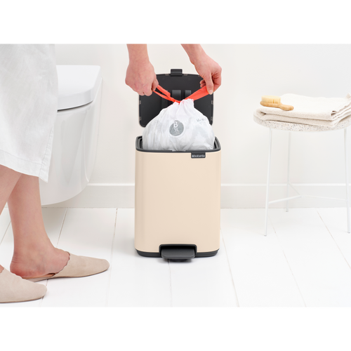 Brabantia Bo Pedaalemmer, 7 liter, stil sluitend, kunststof binnenemmer - Soft Beige