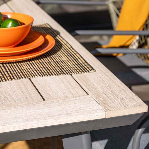 Vigo tafel - 160x90 cm - carbon black - light teak Vironwood - vtwonen shop