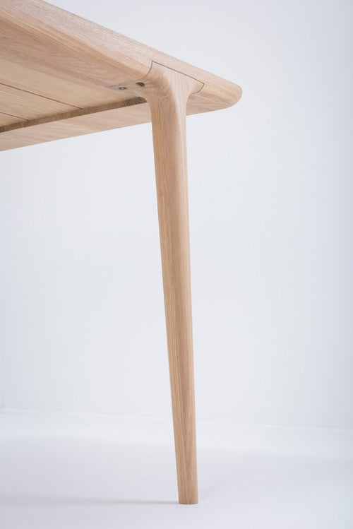 Gazzda Fawn Table Houten Eettafel - 220 x 90 cm - Whitewash Eiken