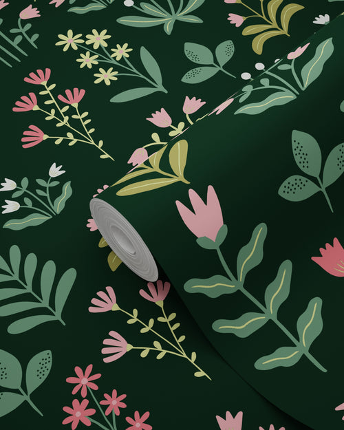 ESTAhome behang veldbloemen donkergroen en roze - 50 x 900 cm - 131099 - vtwonen shop