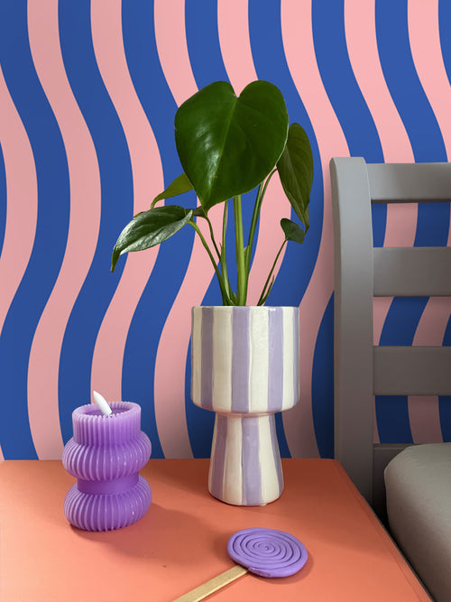 ESTAhome behang golvende strepen blauw en roze - 50 x 900 cm - 131608 - vtwonen shop