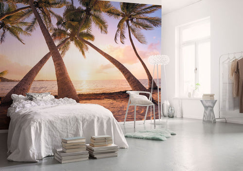Sanders & Sanders fotobehang palmbomen op het strand beige, groen en blauw - 400 x 250 cm - 612546