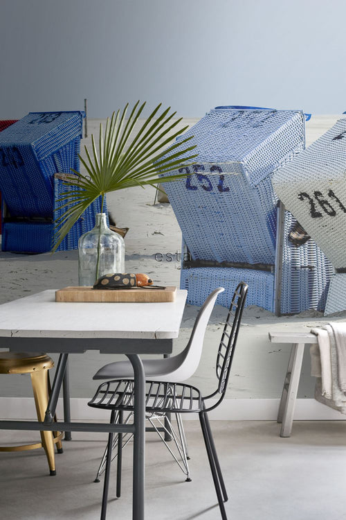 ESTAhome fotobehang strandstoel blauw en beige - 372 x 270 cm - 156518 - vtwonen shop