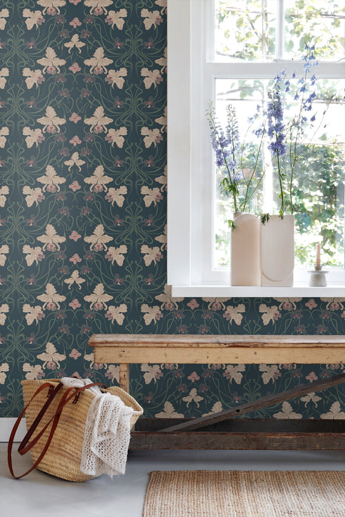 ESTAhome behang vintage bloemen in art nouveau stijl donkerblauw, beige en vergrijsd groen - 50 x 900 cm - 139669 - vtwonen shop