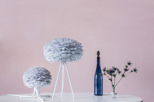 Umage Eos Mini tafellamp light grey - met tripod wit - Ø 35 cm - vtwonen shop