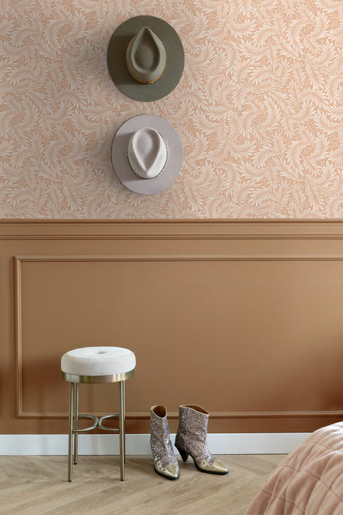 ESTAhome behang bladeren licht terracotta - 50 x 900 cm - 131141 - vtwonen shop