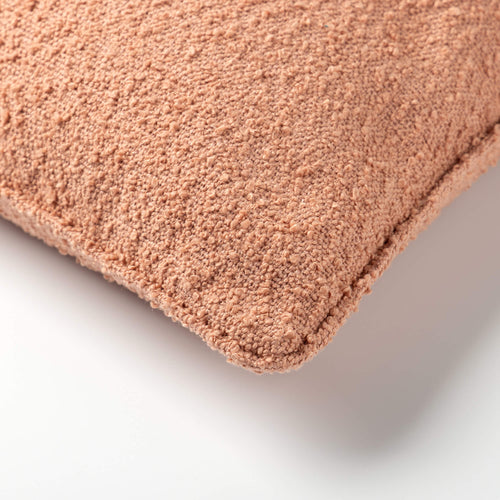 ONNO - kussenhoes 45x45 cm - bouclé - Muted Clay - rose