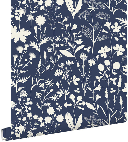 ESTAhome behang veldbloemen donkerblauw - 50 x 900 cm - 139441 - vtwonen shop