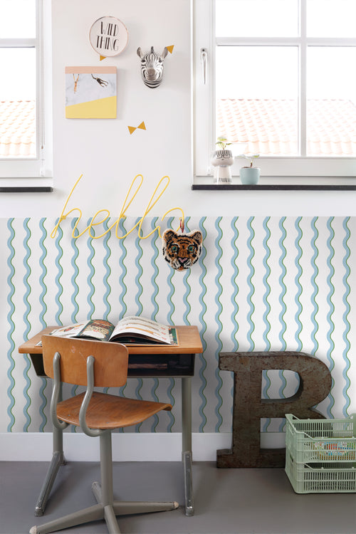 ESTAhome behang golvende strepen blauw, groen en wit - 50 x 900 cm - 131723