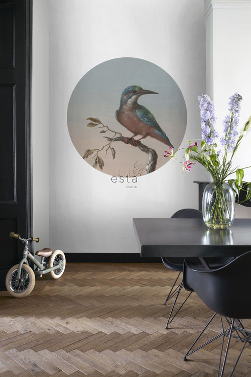 ESTAhome zelfklevende behangcirkel ijsvogel op tak avondrood - Ø 140 cm - 159017 - vtwonen shop