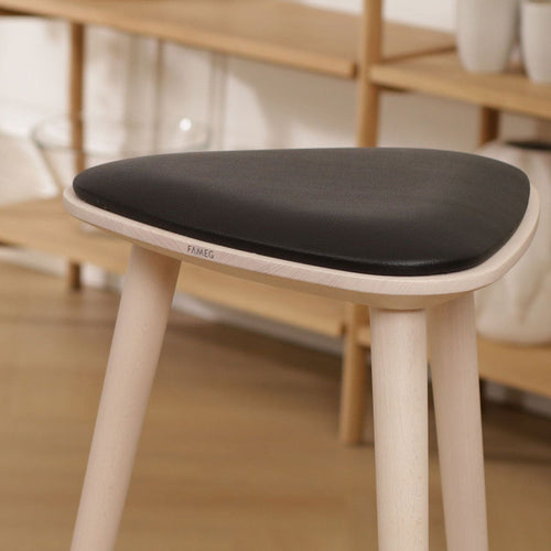 Fameg Finn houten barkruk whitewash met zitkussen - 78 cm - vtwonen shop