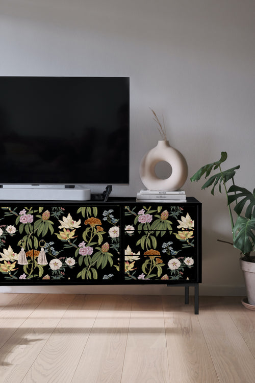 Meubel TV 2 deuren 3 lades JAN gelakt MDF met bloemenprint op zwarte achtergrond - vtwonen shop