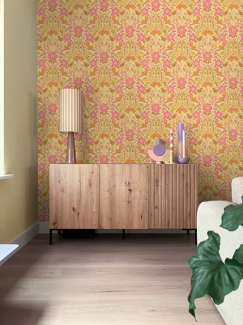 ESTAhome behang bloemen en vogels in art nouveau stijl geel en fuchsia roze - 50 x 900 cm - 131728