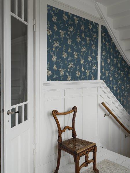 Borastapeter behang bloemen vergrijsd blauw - 53 cm x 10.05 m - 660844 - vtwonen shop