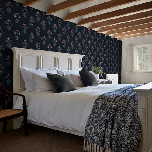 William Morris at Home Vliesbehang - Hyacinth Flower Midnight