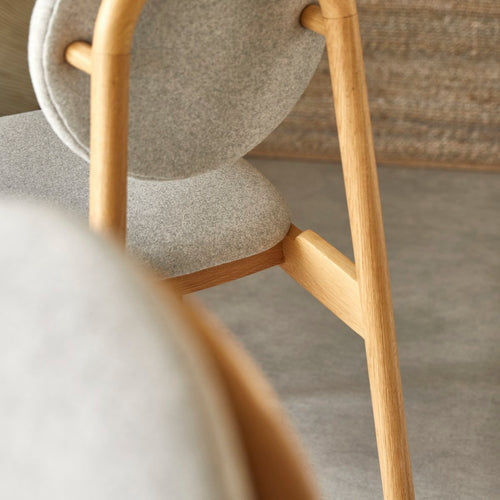 Tikamoon Stoel in massief eikenhout en grijze wollen stof - Grijs