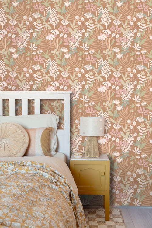 ESTAhome behang tropische bladeren en bloemen lichtbruin en meerkleurig - 50 x 900 cm - 130996 - vtwonen shop