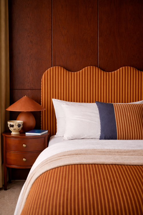 Gestoffeerd hoofdbord met golvende vorm 160x73,5 cm