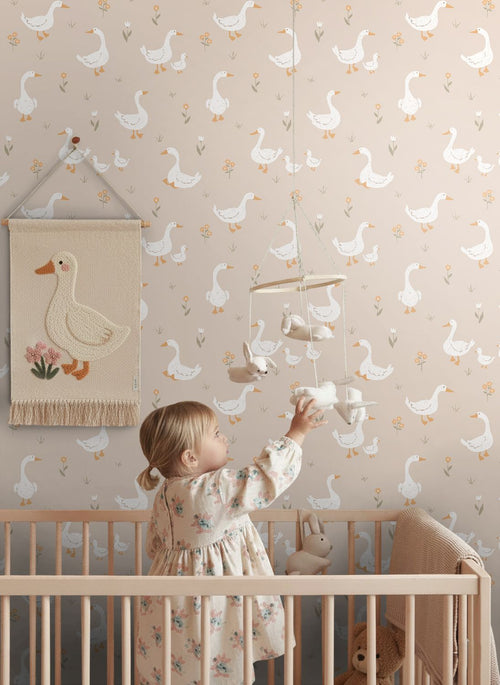 ESTAhome behang schattige ganzen beige en oranje - 50 x 900 cm - 131832