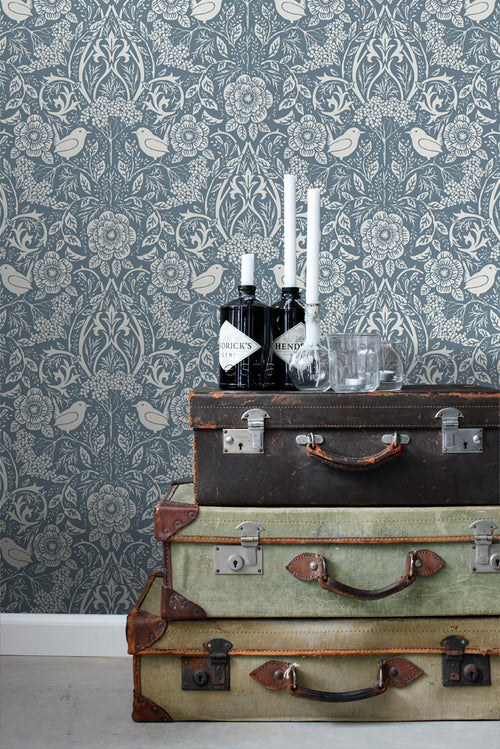 ESTAhome behang bloemen en vogels in art nouveau stijl vergrijsd blauw - 53 cm x 10.05 m - 139477