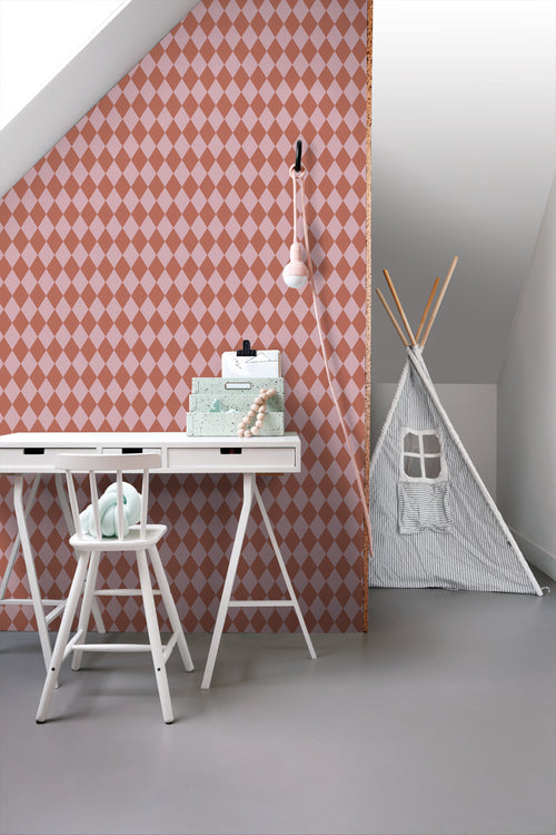 ESTAhome behang ruiten terracotta roze - 50 x 900 cm - 131598 - vtwonen shop