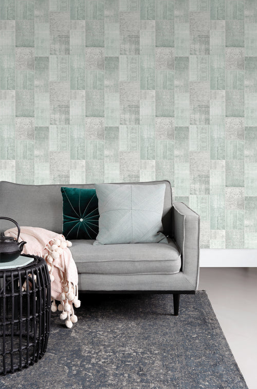 ESTAhome behang Marrakech kelim patchwork tapijt vergrijsd mintgroen - 53 cm x 10.05 m - 148650