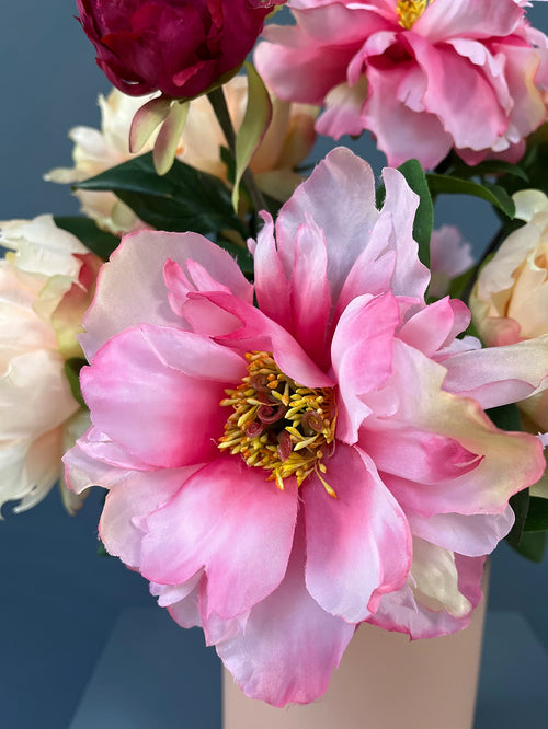 Madame Fleurie zijden boeket Peony Petals - Natural flow - met vaas - vtwonen shop