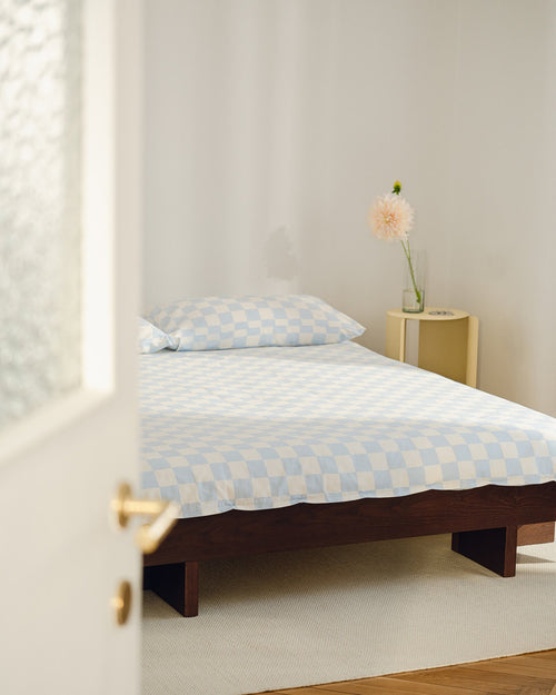 noo.ma Plu kussensloop - katoensatijn 300 TC, 50 x 80 cm, babyblauw-wit