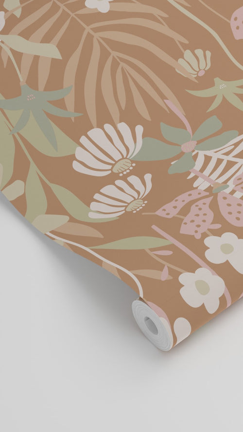 ESTAhome behang tropische bladeren en bloemen lichtbruin en meerkleurig - 50 x 900 cm - 130996 - vtwonen shop