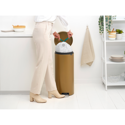 NewIcon pedaalemmer 30 liter met kunststof binnenemmer - Warm Brass - vtwonen shop