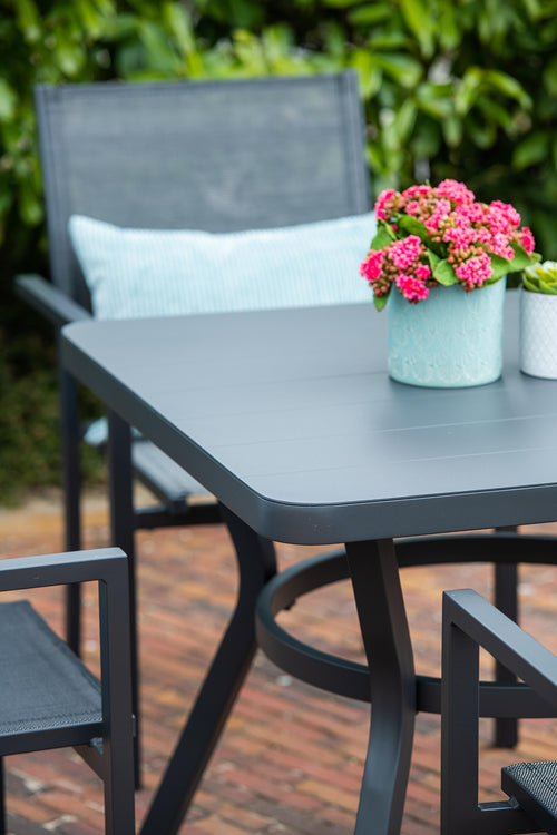 5-delige tuinset - Moon tuinstoelen - Douglas tuintafel - vtwonen shop