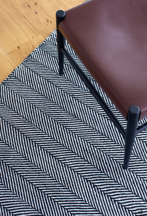 Vloerkleed Claire Gaudion Tibba Midnight (outlet) 170x240 cm