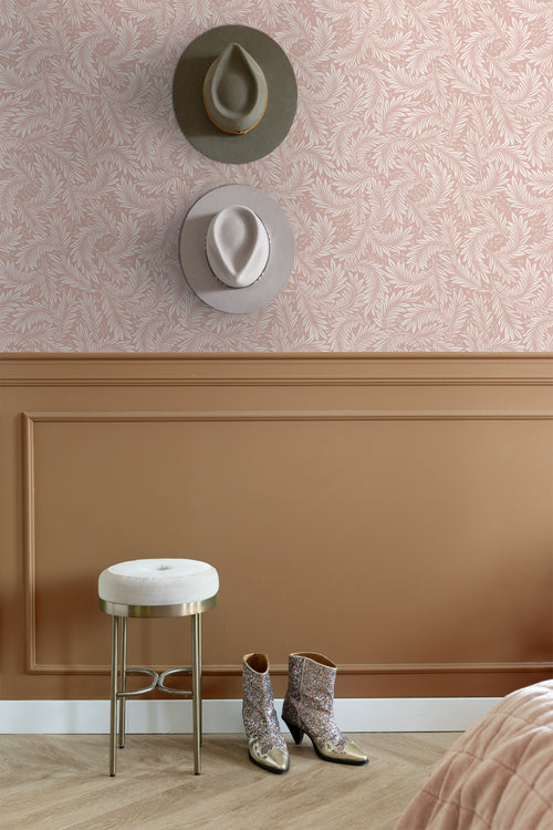 ESTAhome behang bladeren zacht roze - 50 x 900 cm - 131144 - vtwonen shop