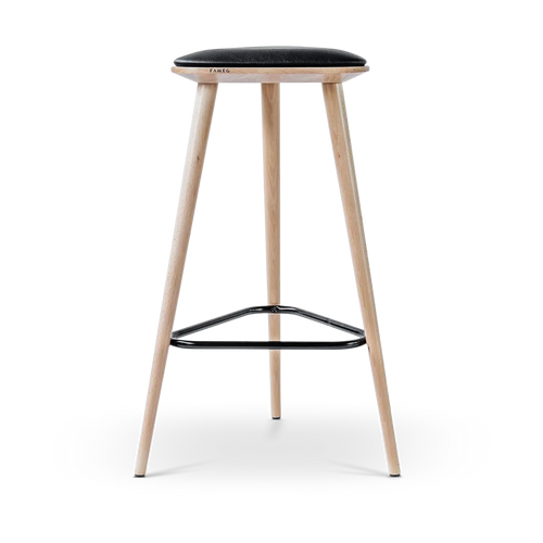 Fameg Finn houten barkruk whitewash met zitkussen - 63 cm - vtwonen shop