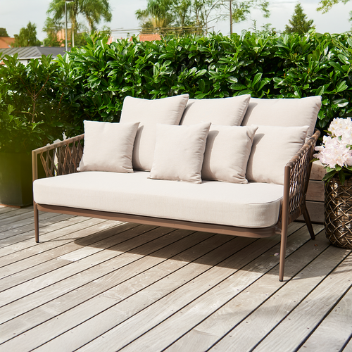 Lisomme Mette rotan tuinbank beige - met zitkussens - vtwonen shop