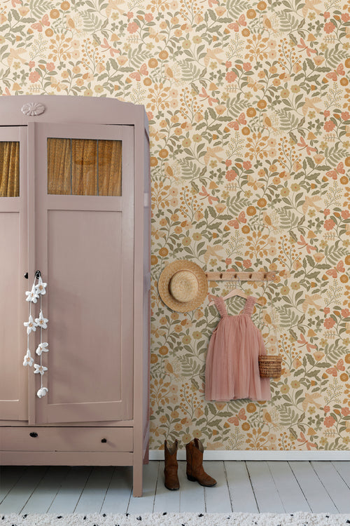 ESTAhome behang bloemen en vogels oranje en vergrijsd groen - 53 cm x 10.05 m - 131393 - vtwonen shop