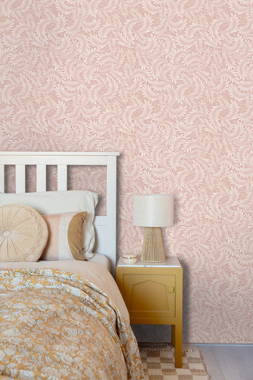 ESTAhome behang bladeren zacht roze - 50 x 900 cm - 131144 - vtwonen shop