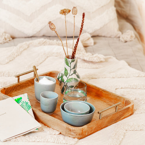 Return to Sender Dienblad 33.5 x 40.5 cm mangohout met messing handvatten - vtwonen shop