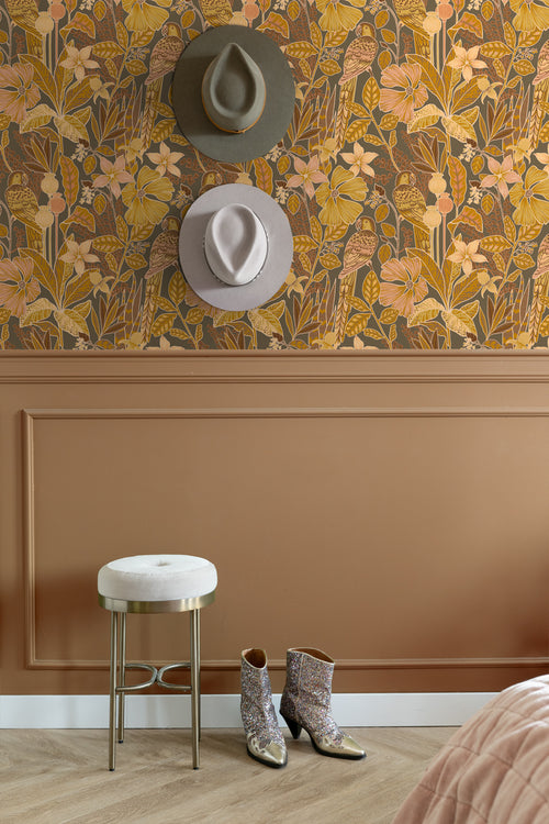 ESTAhome behang tropische bloemen en paradijsvogels terracotta bruin - 50 x 900 cm - 131159