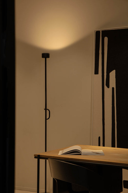 Faro Staff Staff LED Uplighter vloerlamp, satijnzwart, satijnzwarte kap, 2700K