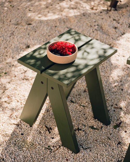 noo.ma Navo Stool - Outdoor kruk van grenenhout, Cocoa Brown, 45 x 42 x 12 cm
