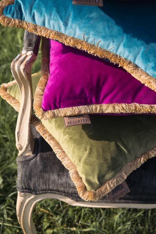 Besarto, draadloos Warmtekussen, Carino navy met gouden franje - vtwonen shop