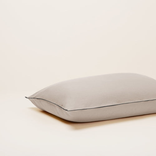 Madura Set van 2 kussenslopen Carlina snaar en zwarte hommel 50x75 cm