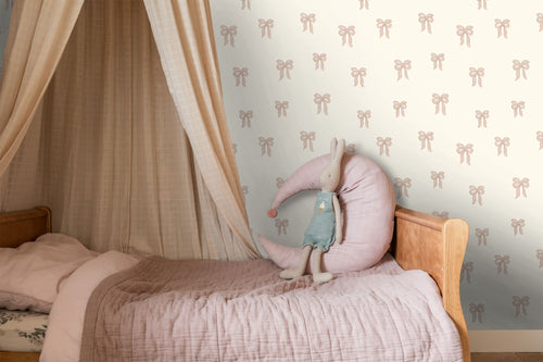 ESTAhome behang strikjes licht roze - 50 x 900 cm - 131433